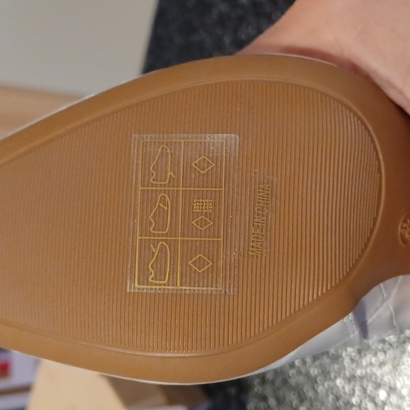 Women’s Bamboo Calf Boots, White Crocodile Print, Size 6.5, New - Picture 6 of 7